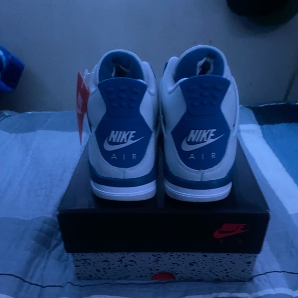 Athletic_Shoes